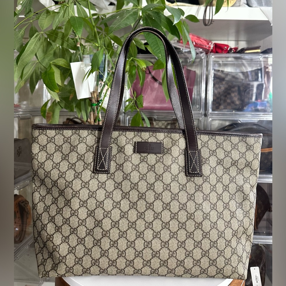 Gucci Beige GG Supreme leather Medium Tote with Dark Brown Leather Handles